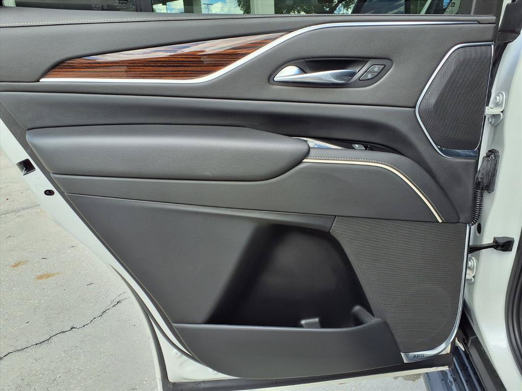 Used 2022 Cadillac Escalade Premium Luxury RWD image 18