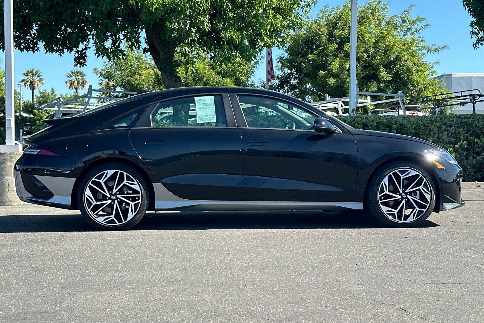Used 2023 Hyundai Ioniq 6 SEL RWD image 2
