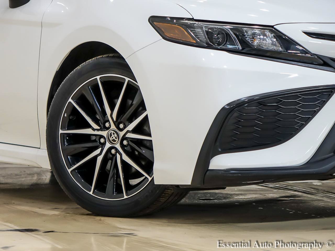 Used 2023 Toyota Camry SE w/ Cold Weather Package AWD/4WD image 3