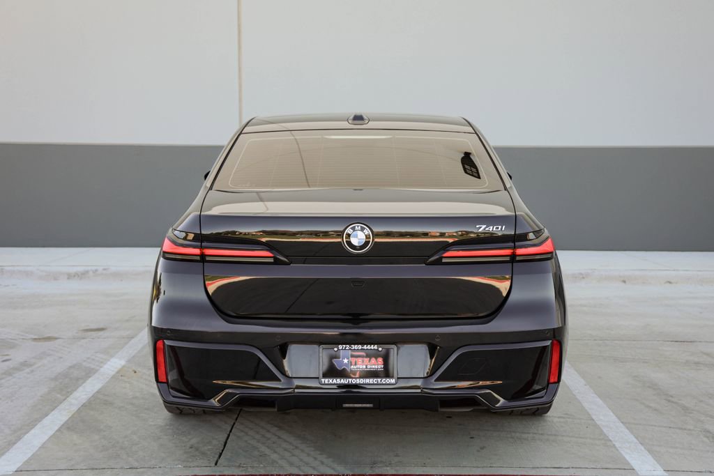 Used 2024 BMW 740i image 6