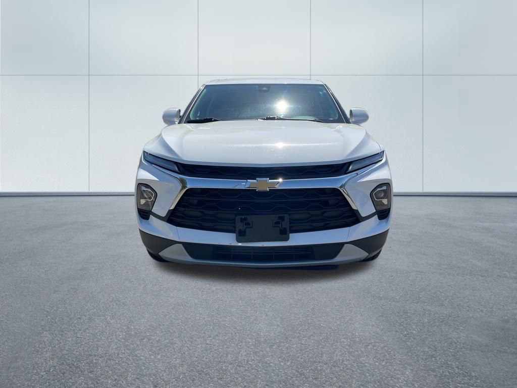Used 2025 Chevrolet Blazer LT image 3