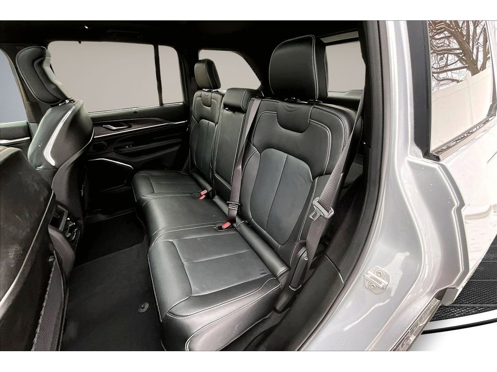 Certified 2025 Jeep Grand Cherokee Overland w/ Luxury Tech Group IV image 23