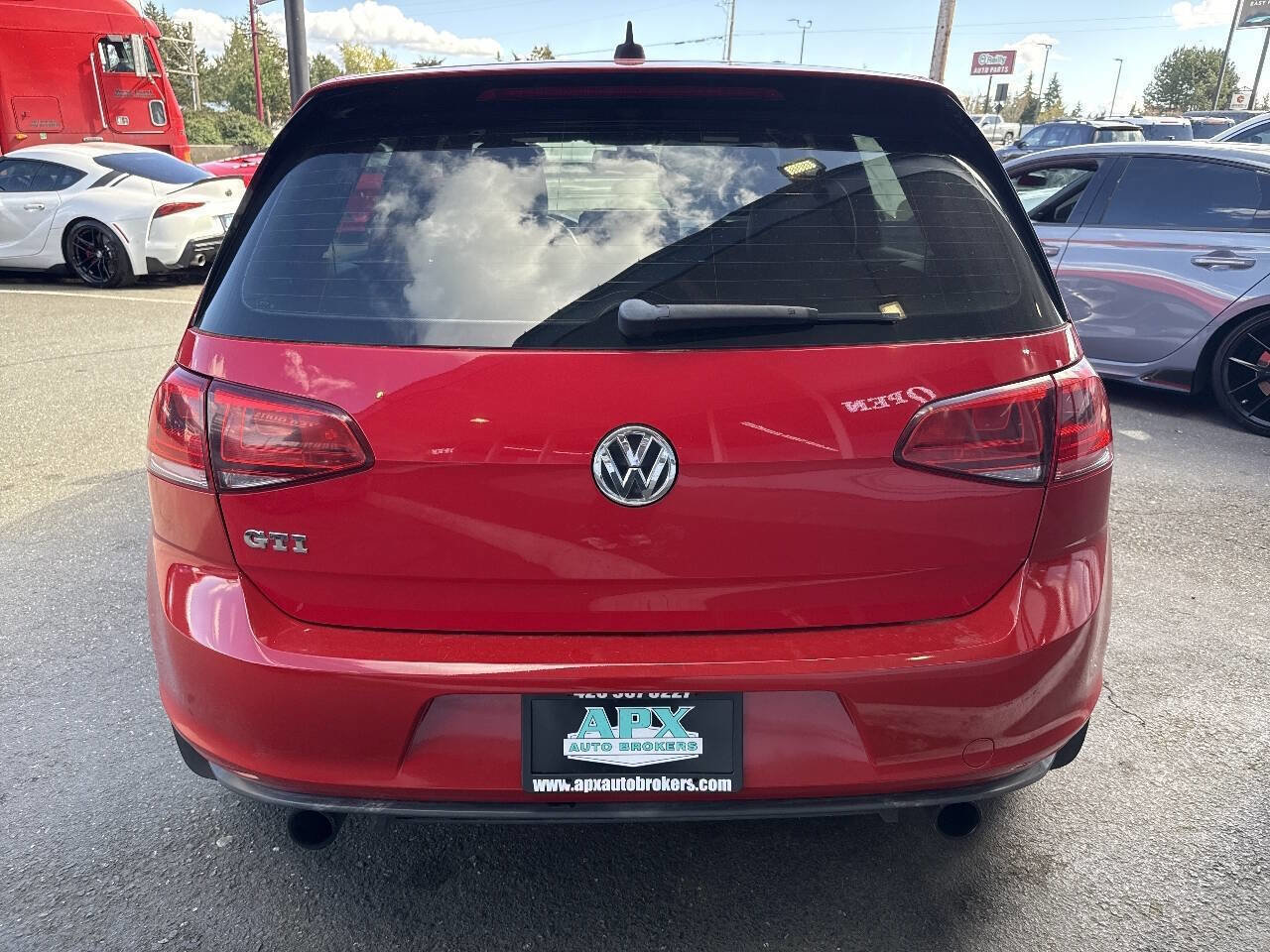 Used 2015 Volkswagen Golf 4-Door image 5