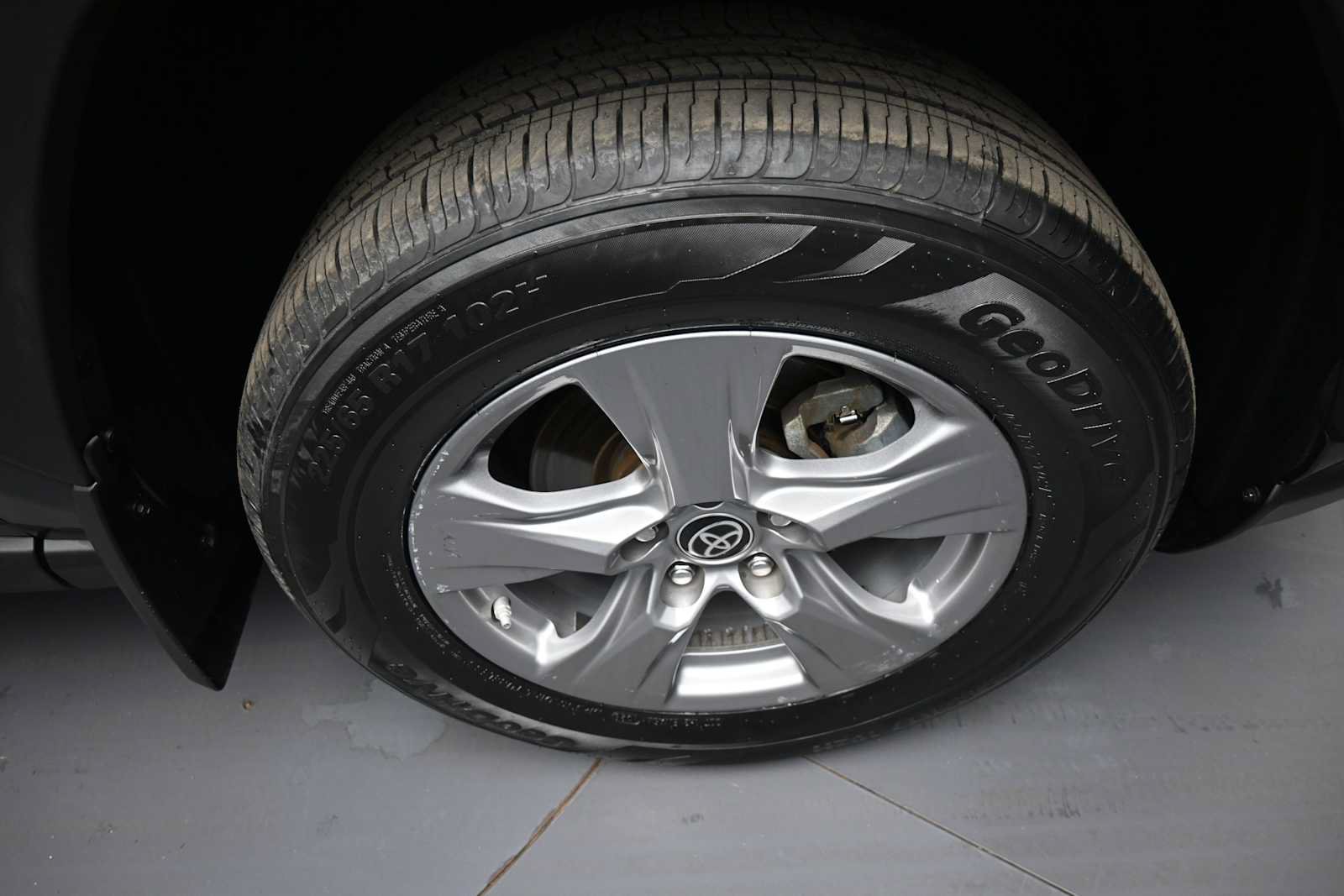 Used 2023 Toyota RAV4 LE AWD/4WD image 12