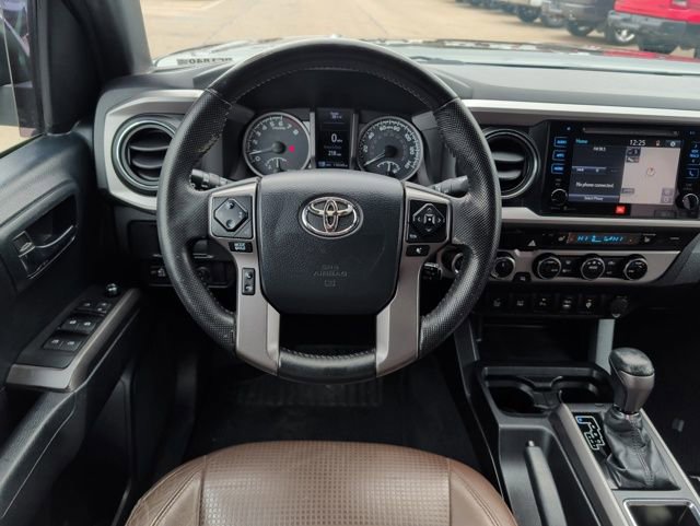 Used 2016 Toyota Tacoma Limited w/ Towing Package image 20