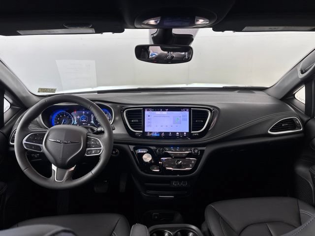 Used 2025 Chrysler Pacifica Select FWD image 23
