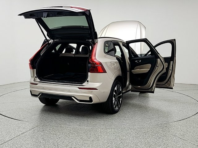 Certified 2026 Volvo XC60 B5 Plus AWD/4WD image 11