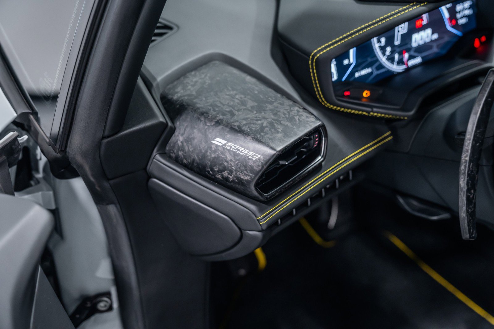 Used 2020 Lamborghini Huracan EVO image 25