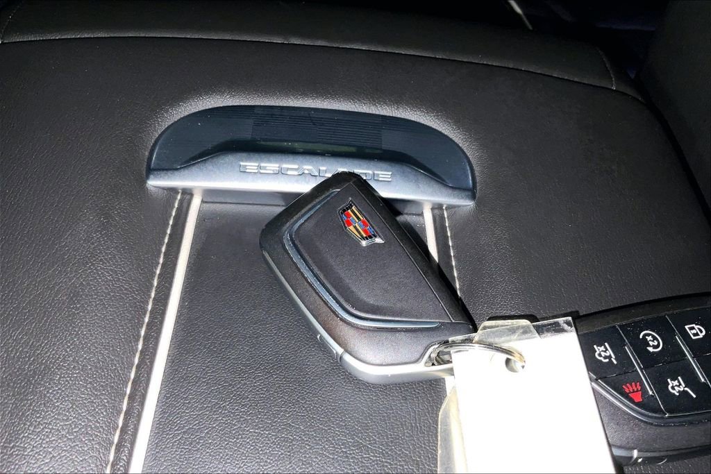 Used 2025 Cadillac Escalade Premium Luxury image 14
