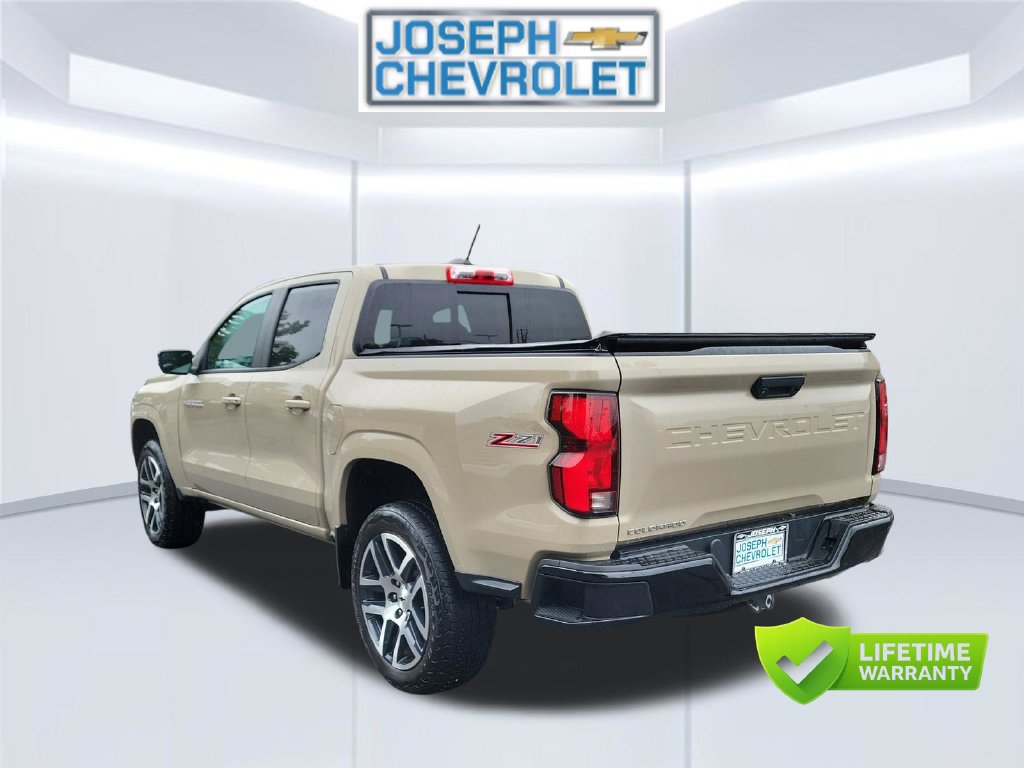 Used 2023 Chevrolet Colorado Z71 w/ Z71 Convenience Package 2 AWD/4WD image 4