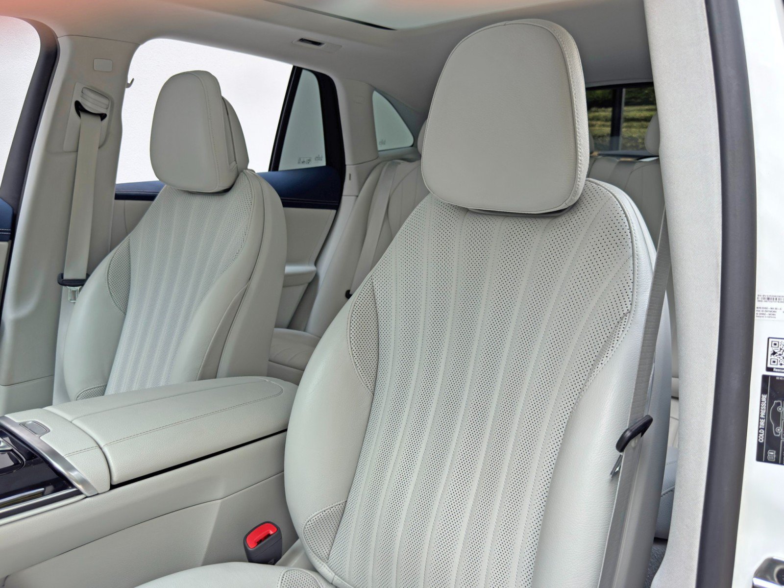 Used 2023 Mercedes-Benz EQE 500 4MATIC SUV w/ Exclusive Trim Package image 36