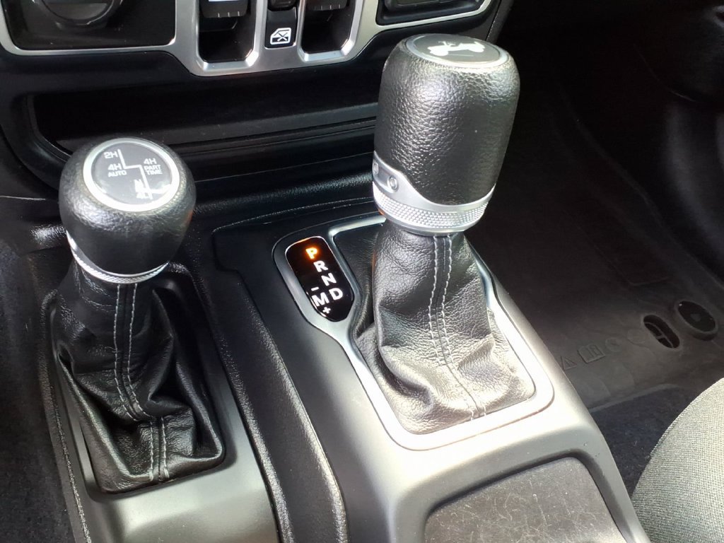 Used 2024 Jeep Wrangler Unlimited w/ Convenience Group AWD/4WD image 9