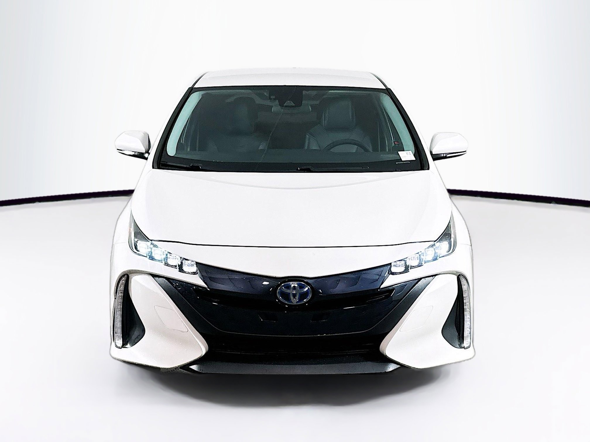 Used 2018 Toyota Prius Prime Premium FWD image 2