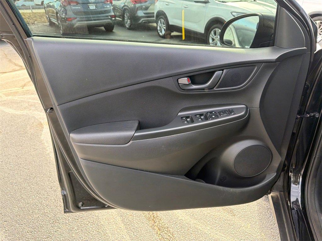 Used 2022 Hyundai Kona SEL image 10