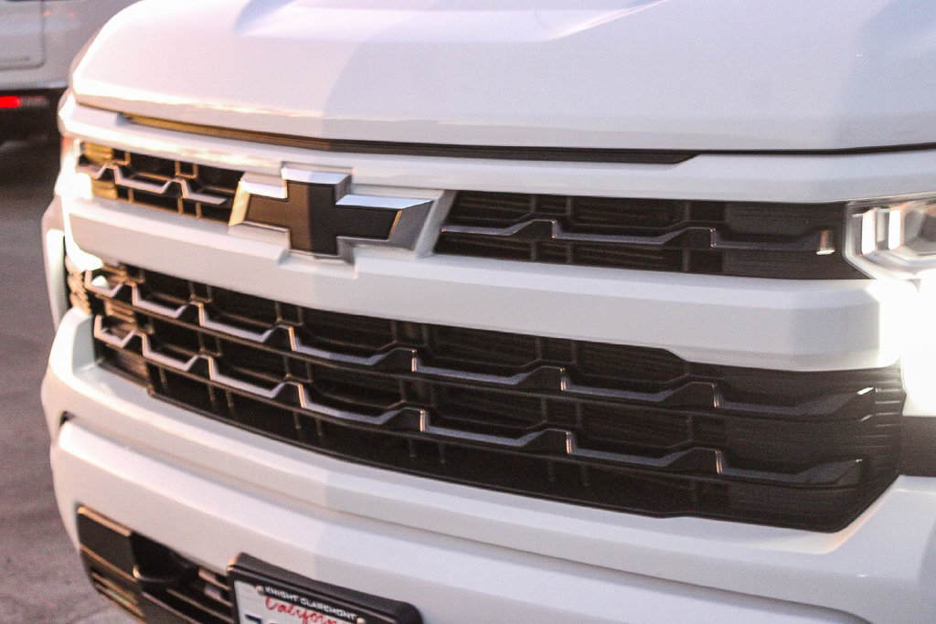 Used 2023 Chevrolet Silverado 1500 RST AWD/4WD image 5