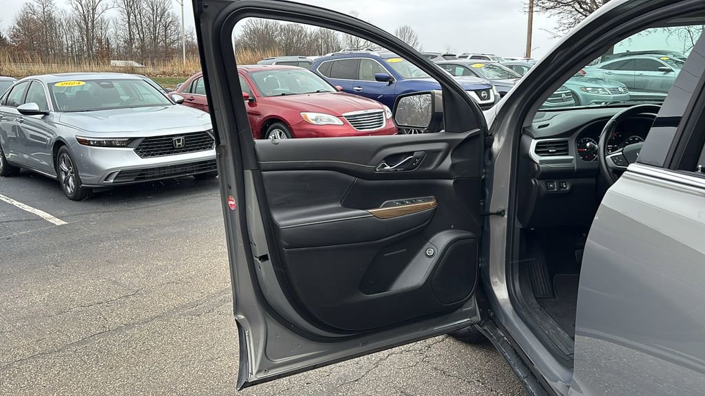 Used 2019 GMC Acadia SLE w/ Driver Alert Package I image 11