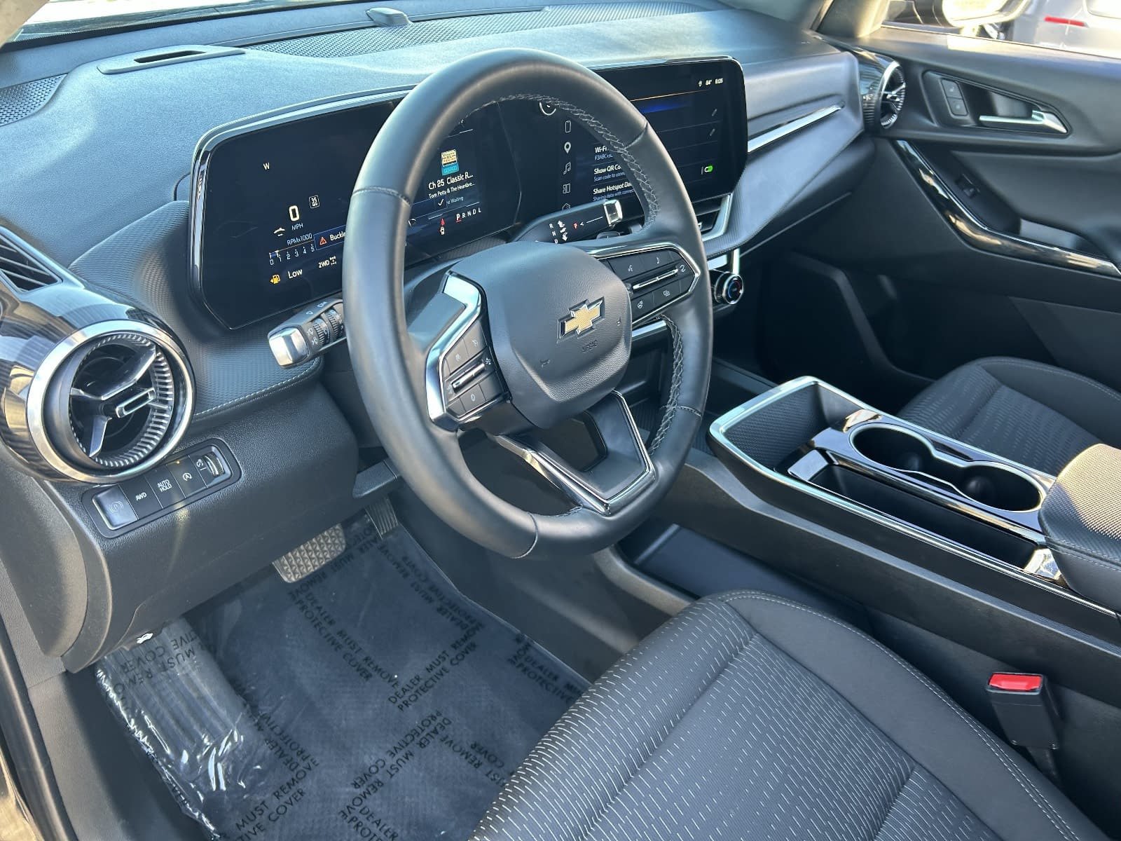 Used 2025 Chevrolet Equinox LT AWD/4WD image 21