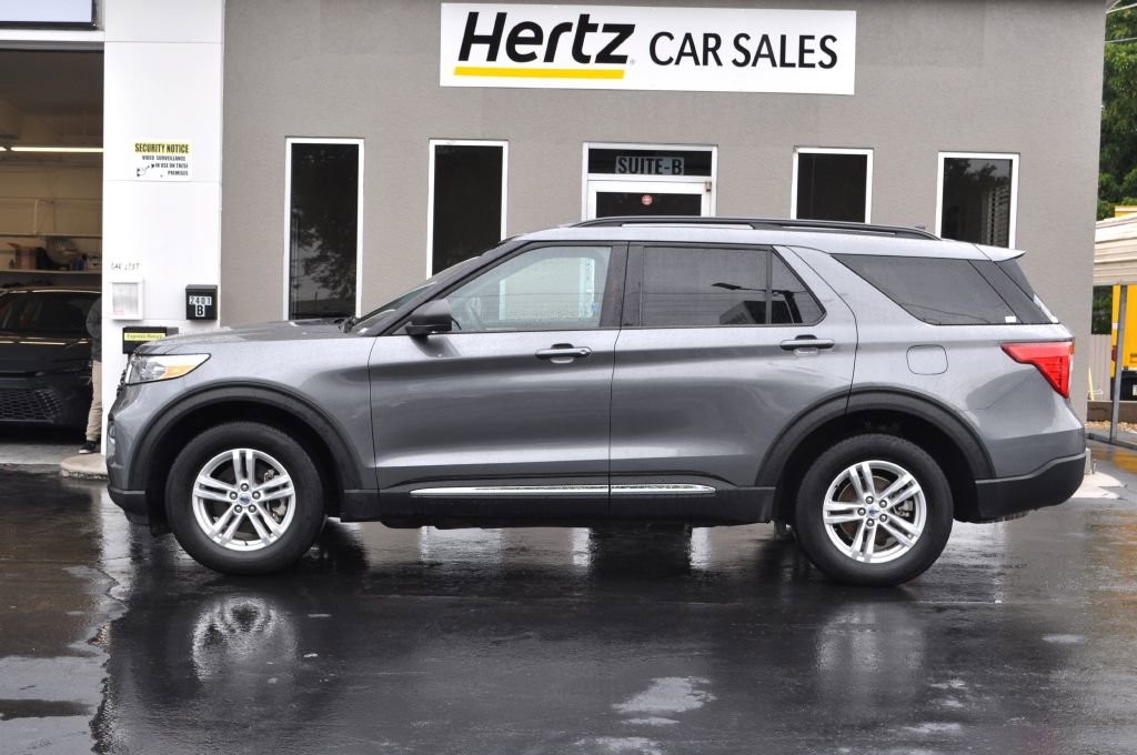 Used 2024 Ford Explorer XLT w/ Equipment Group 202A image 2