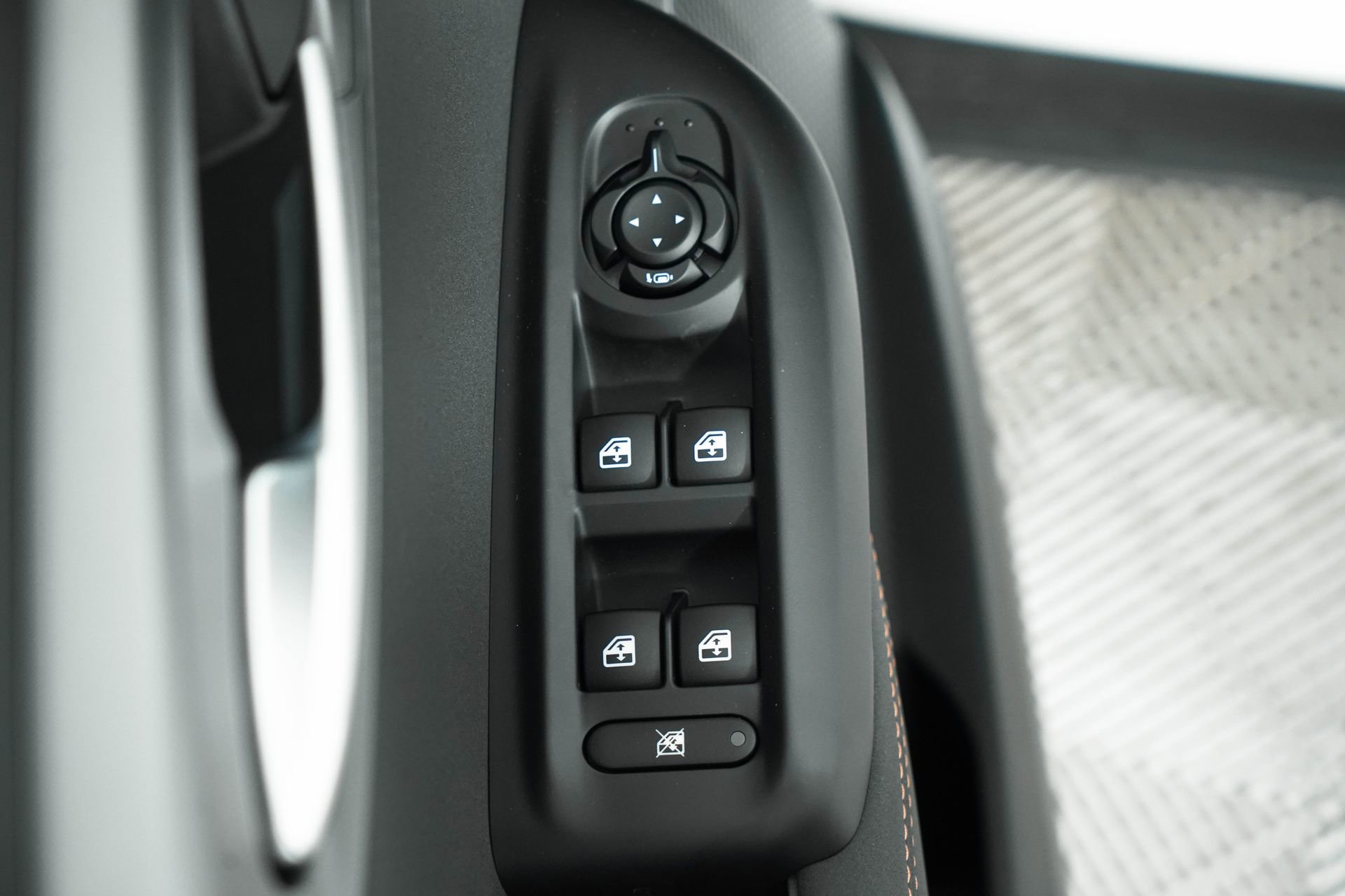 New 2025 Alfa Romeo Tonale w/ Premium Package image 40