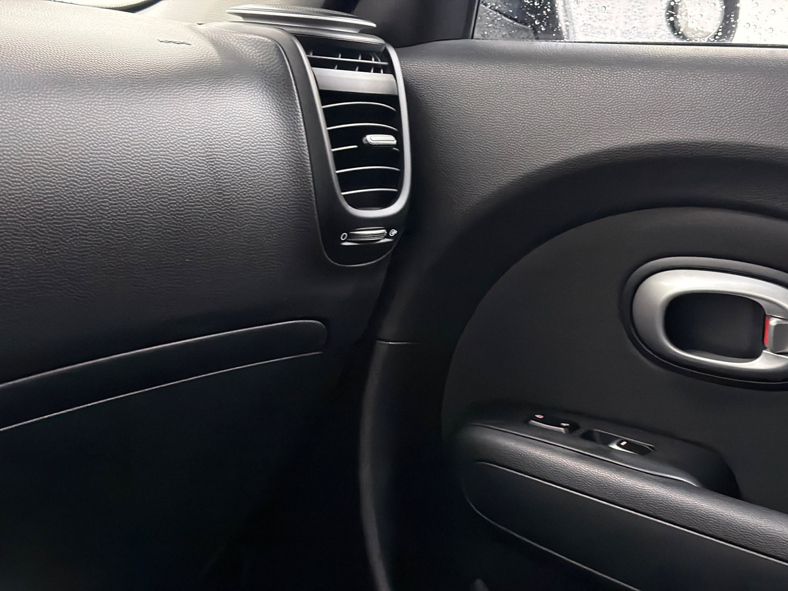 Used 2019 Kia Soul FWD image 26