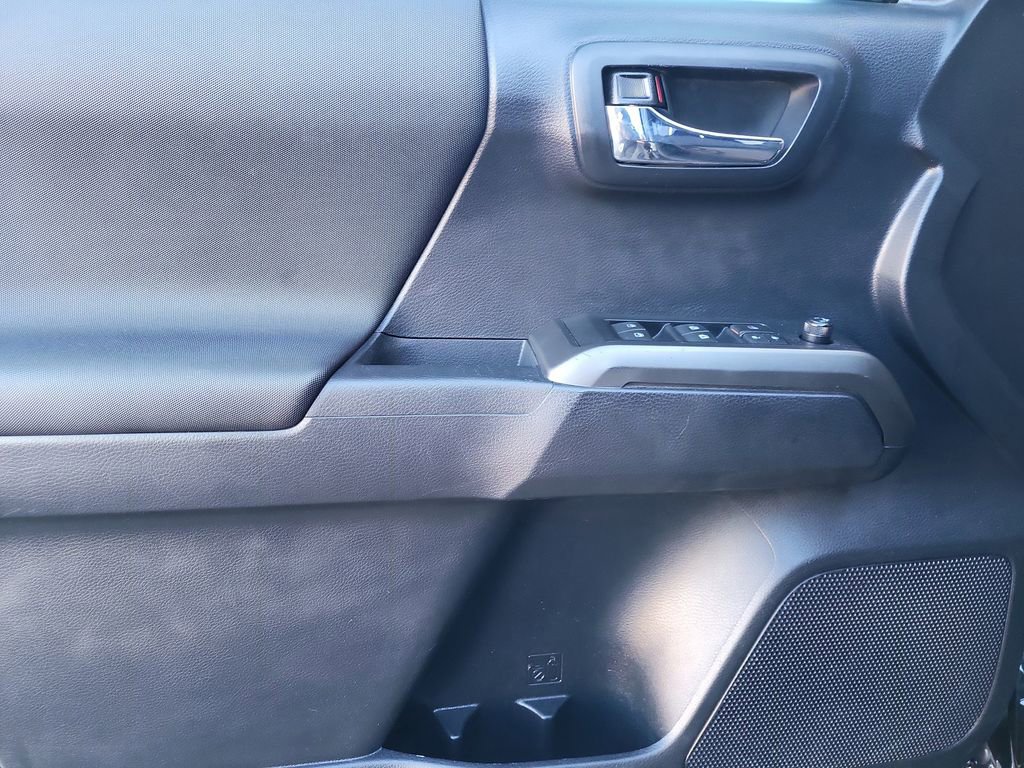 Used 2019 Toyota Tacoma TRD Off-Road image 10