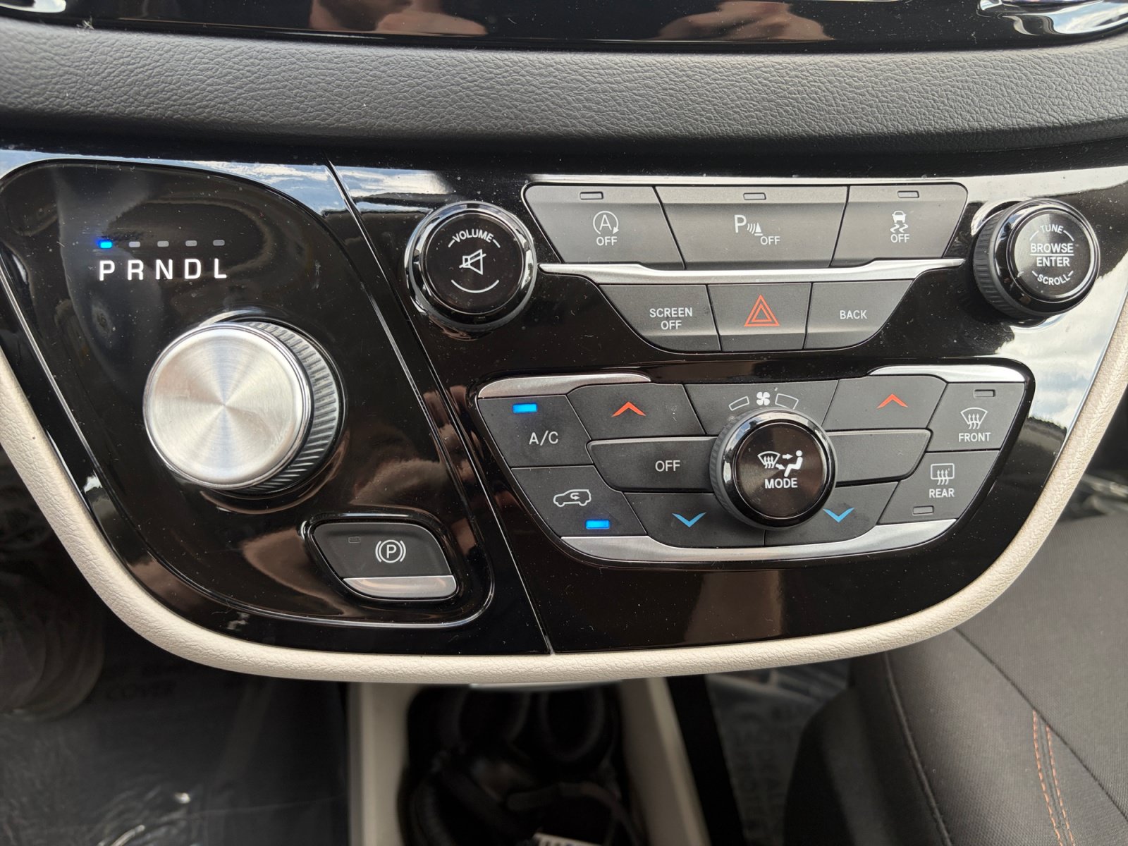 Used 2017 Chrysler Pacifica Touring FWD image 20
