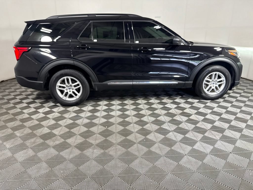 Used 2025 Ford Explorer Active AWD/4WD image 11