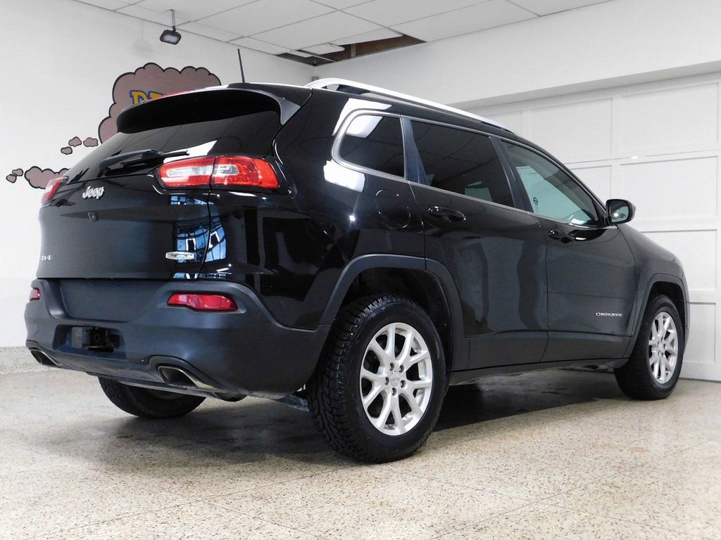 Used 2017 Jeep Cherokee Latitude w/ Comfort & Convenience Group AWD/4WD image 7