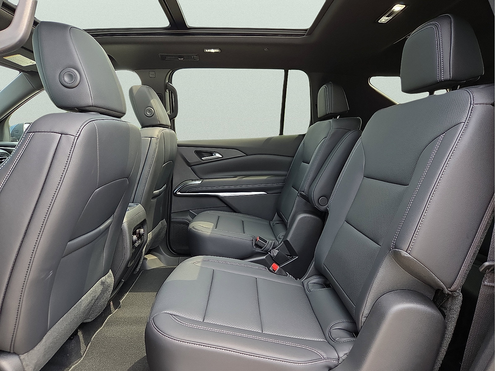 New 2027 Chevrolet Traverse LT w/ Sun and Wheel Package FWD image 11