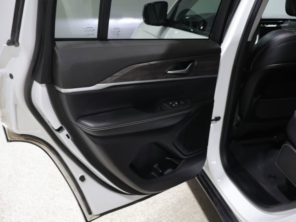 Certified 2023 Jeep Grand Cherokee Limited w/ Black Appearance Package image 20