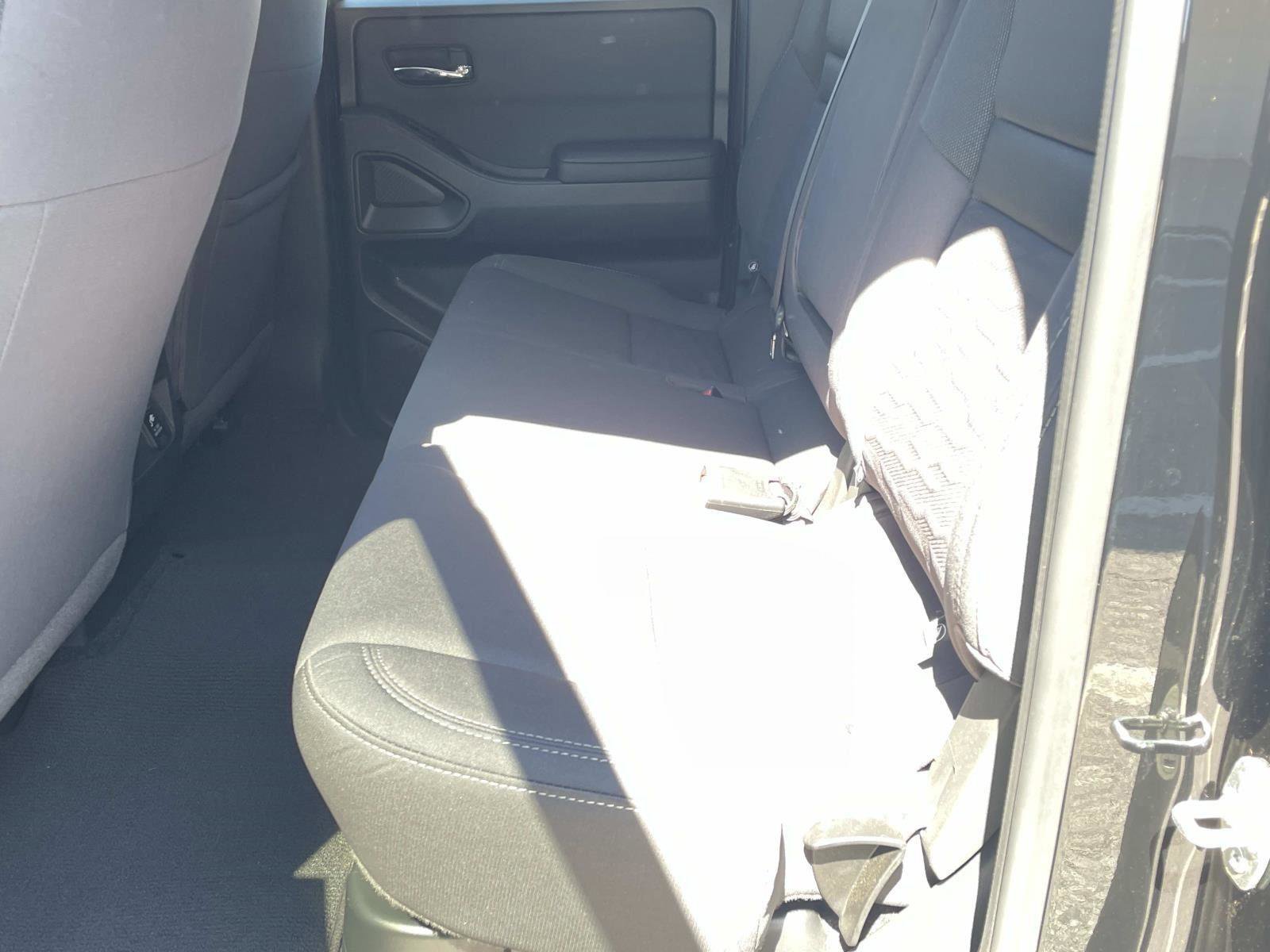 Used 2024 Nissan Frontier SV w/ SV Convenience Package image 9