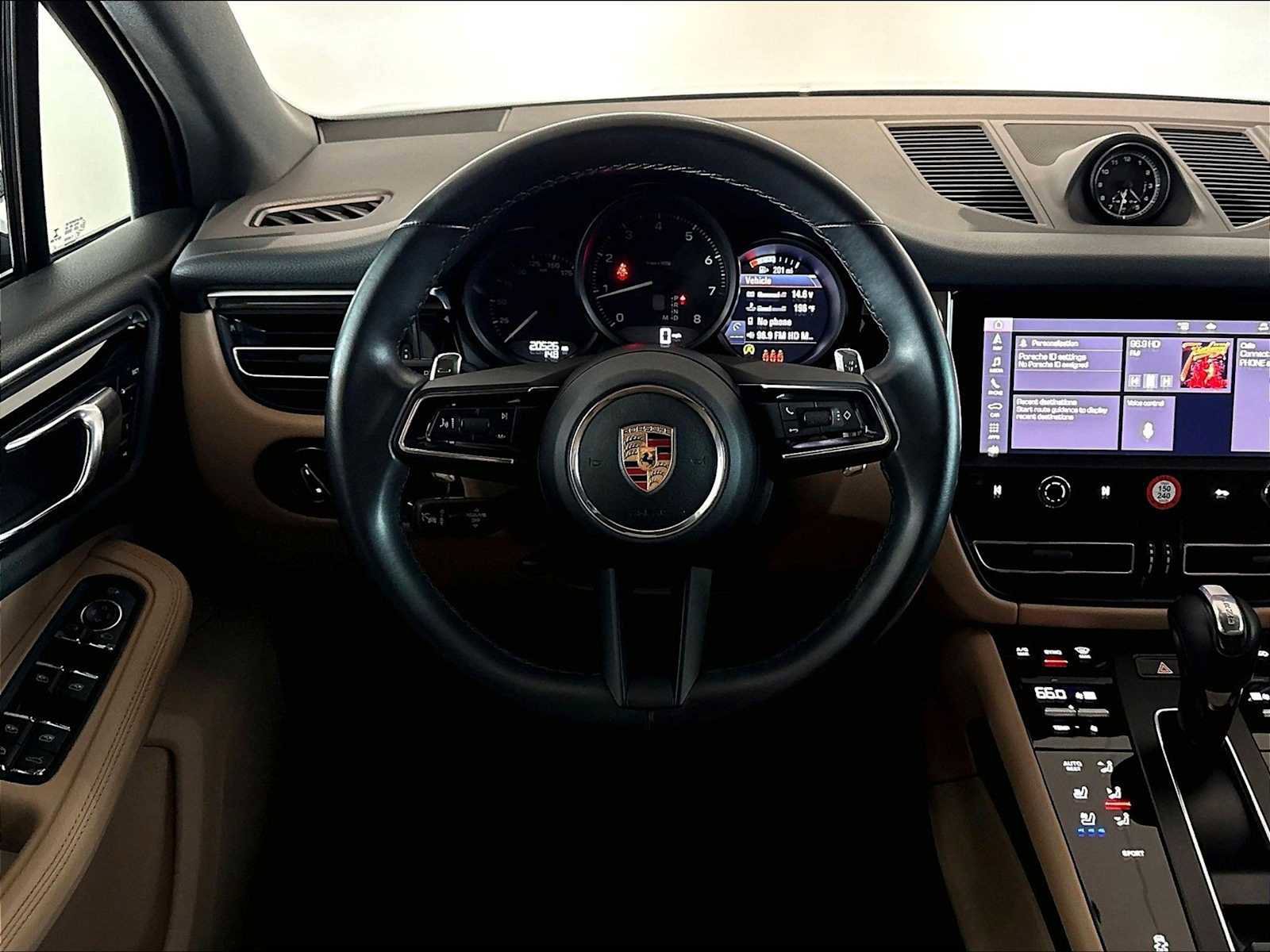 Used 2023 Porsche Macan AWD/4WD image 16