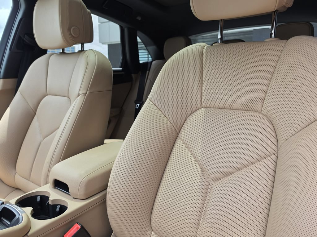 Used 2026 Porsche Macan AWD/4WD image 5
