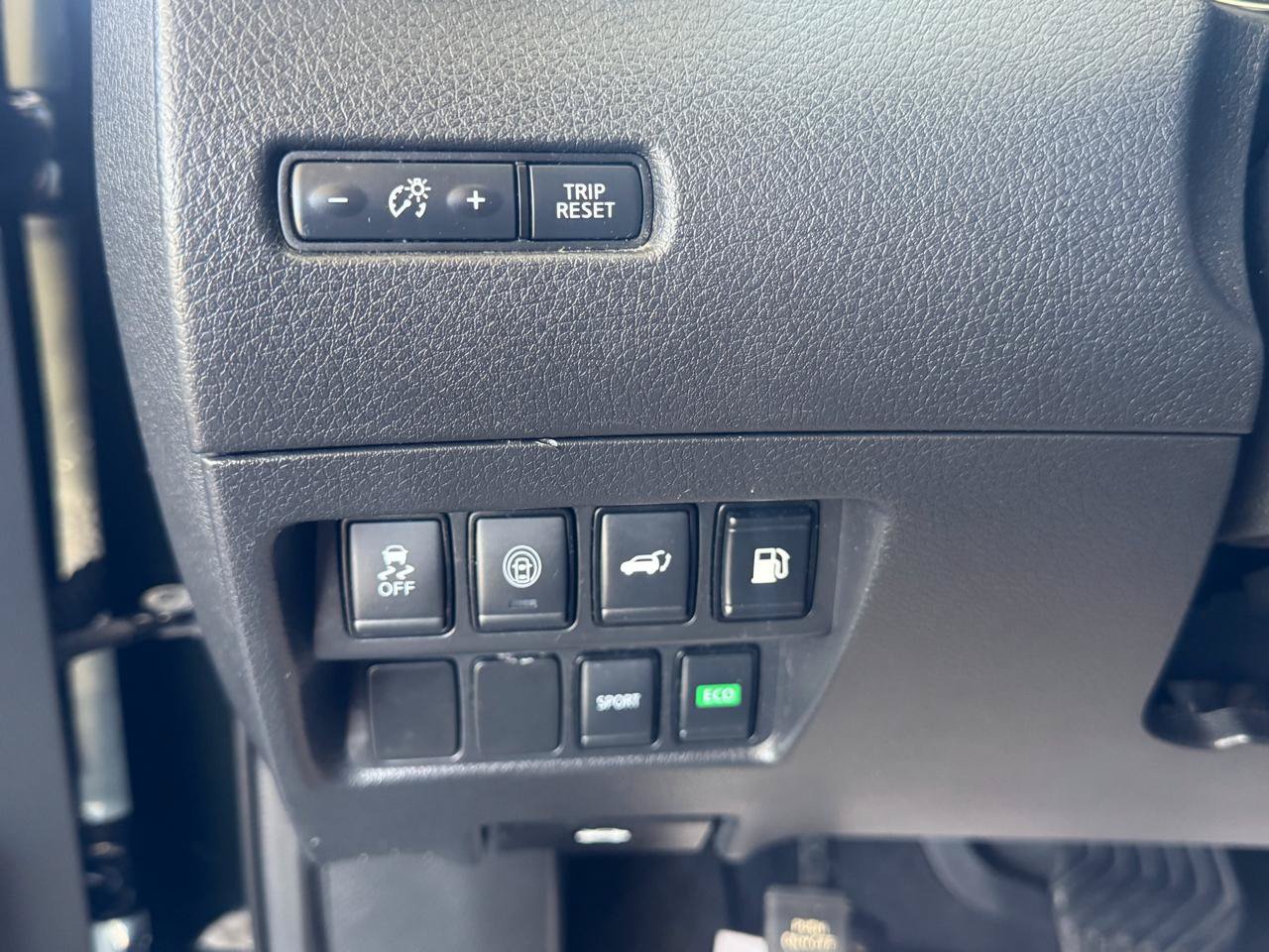 Used 2020 Nissan Rogue SV FWD image 18
