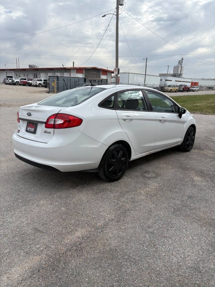 Used 2013 Ford Fiesta SE image 4