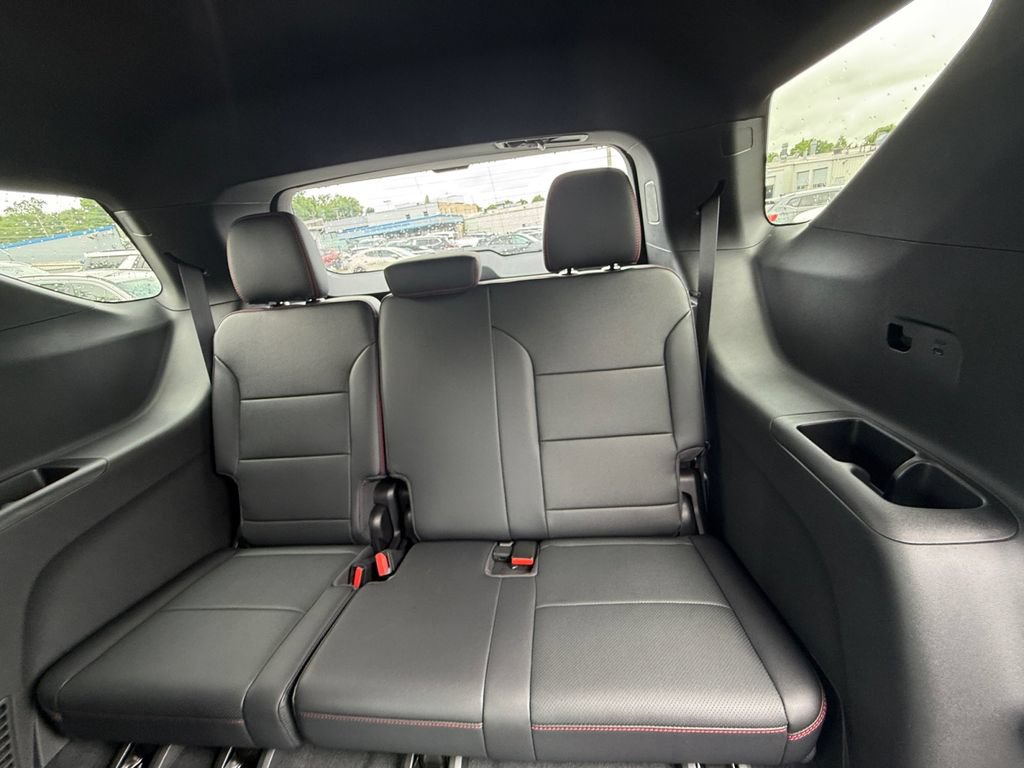 New 2026 Chevrolet Traverse RS w/ LPO, Floor Liner Package AWD/4WD image 26