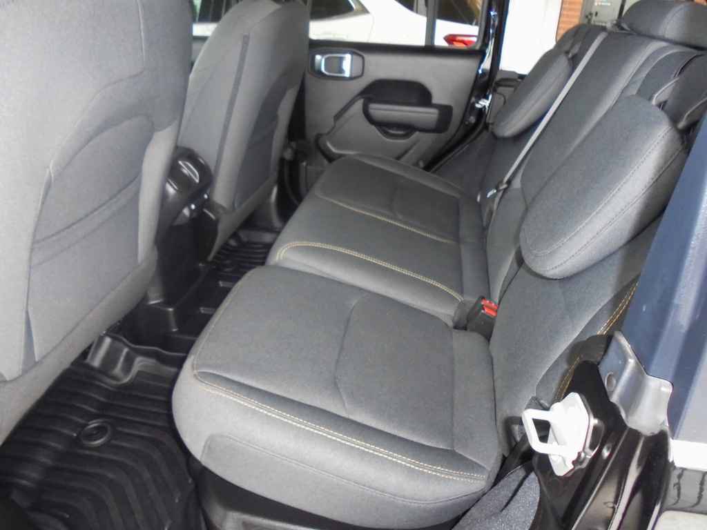 Used 2024 Jeep Wrangler Unlimited w/ Convenience Group AWD/4WD image 9