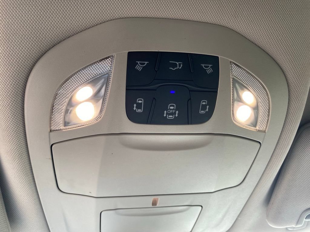 Used 2023 Chrysler Pacifica Touring-L FWD image 17
