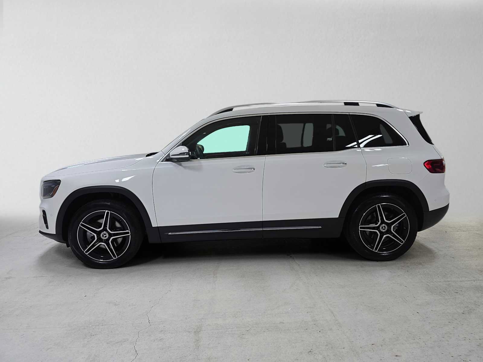 Used 2026 Mercedes-Benz GLB 250 4MATIC image 6