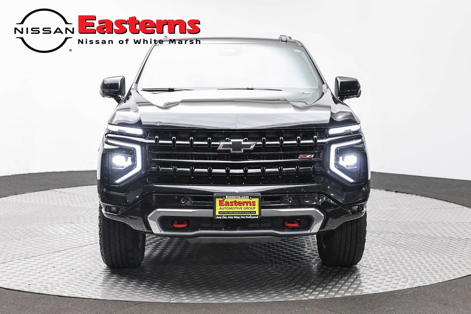 Used 2025 Chevrolet Suburban Z71 AWD/4WD image 2