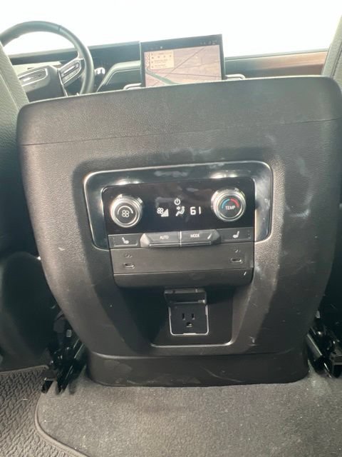 Used 2025 GMC Yukon XL Denali AWD/4WD image 26