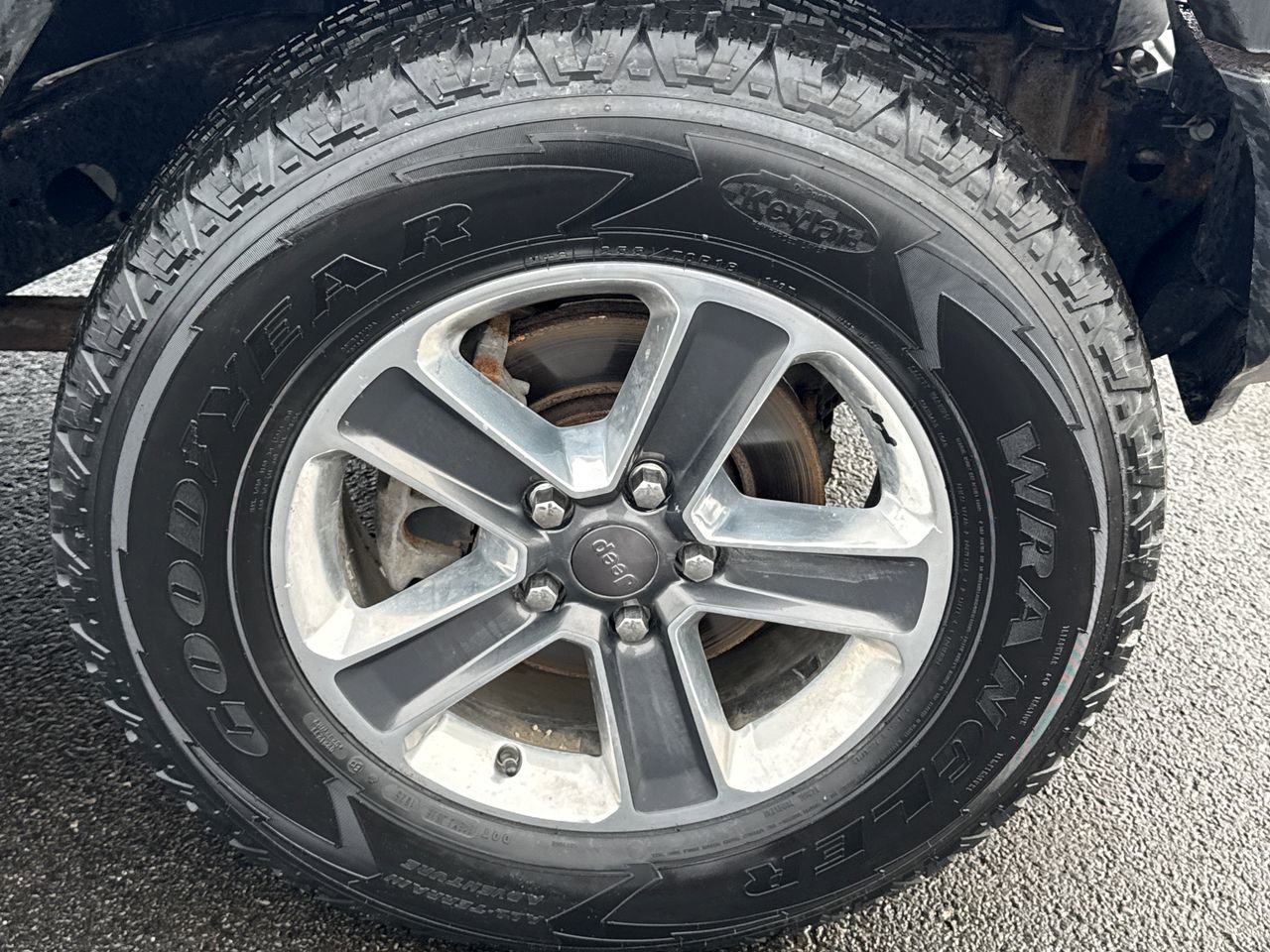 Used 2018 Jeep Wrangler Unlimited Sahara w/ Uconnect 4C Nav & Sound Group image 9