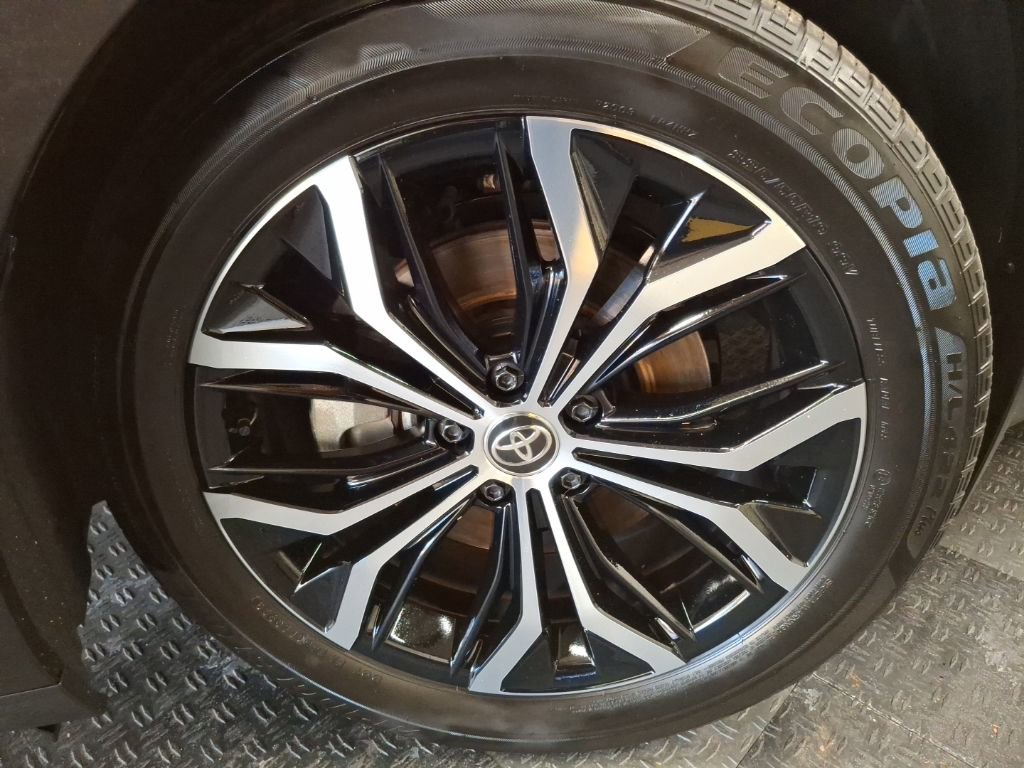 Used 2023 Toyota Crown XLE image 3