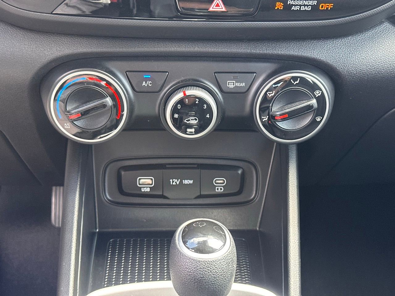 Certified 2025 Hyundai Venue SE image 27