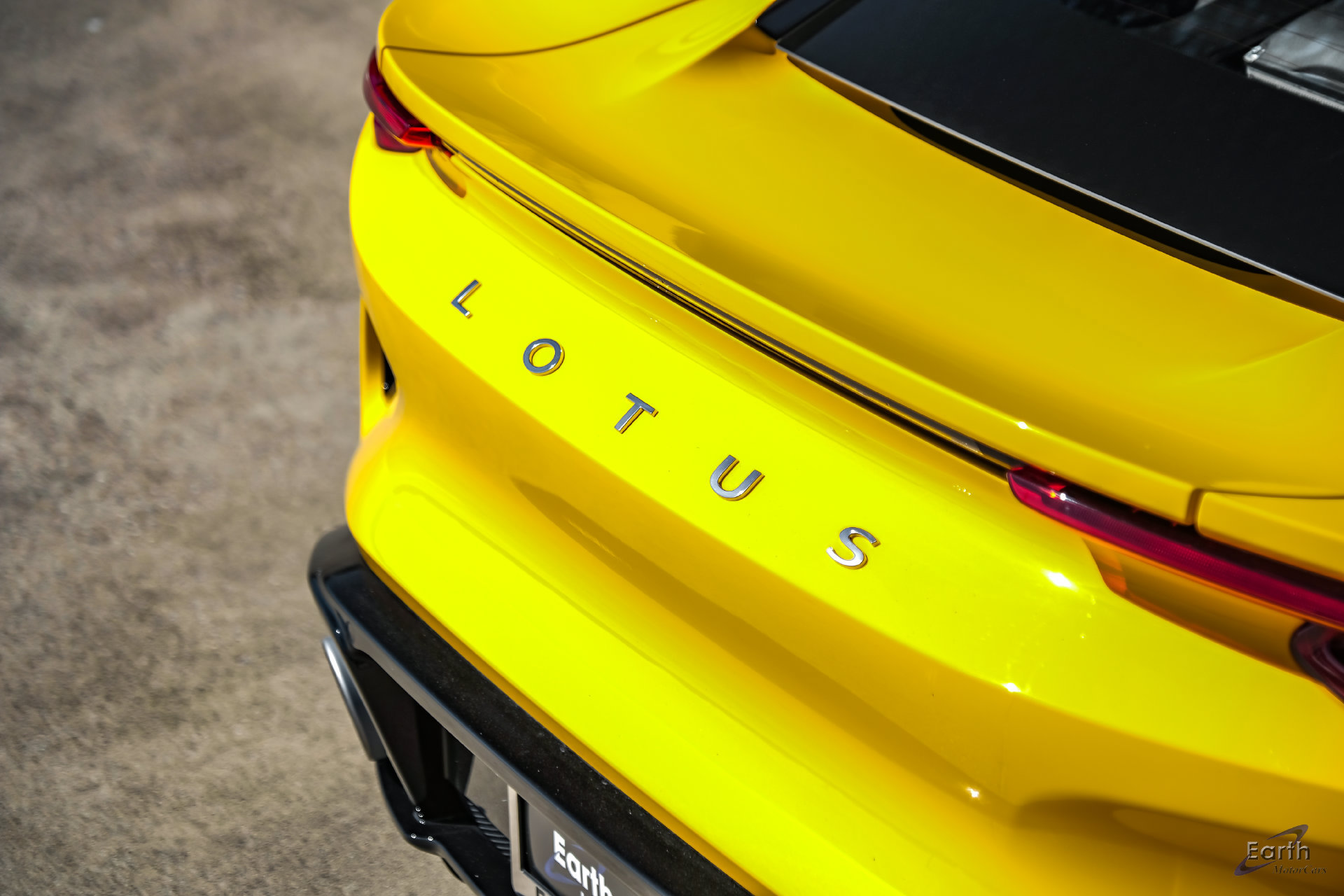 Used 2025 Lotus Emira RWD image 19