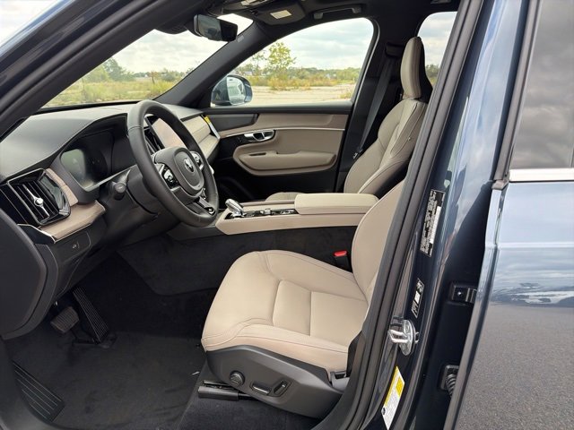 New 2026 Volvo XC90 B6 Plus w/ Protection Package Premier image 9