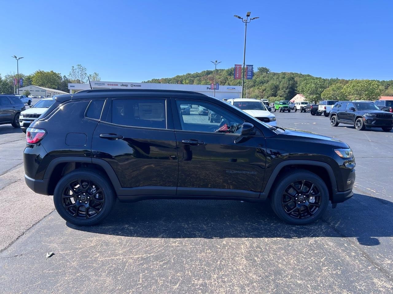 New 2026 Jeep Compass Latitude image 2