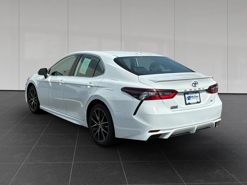 Used 2023 Toyota Camry SE FWD image 3
