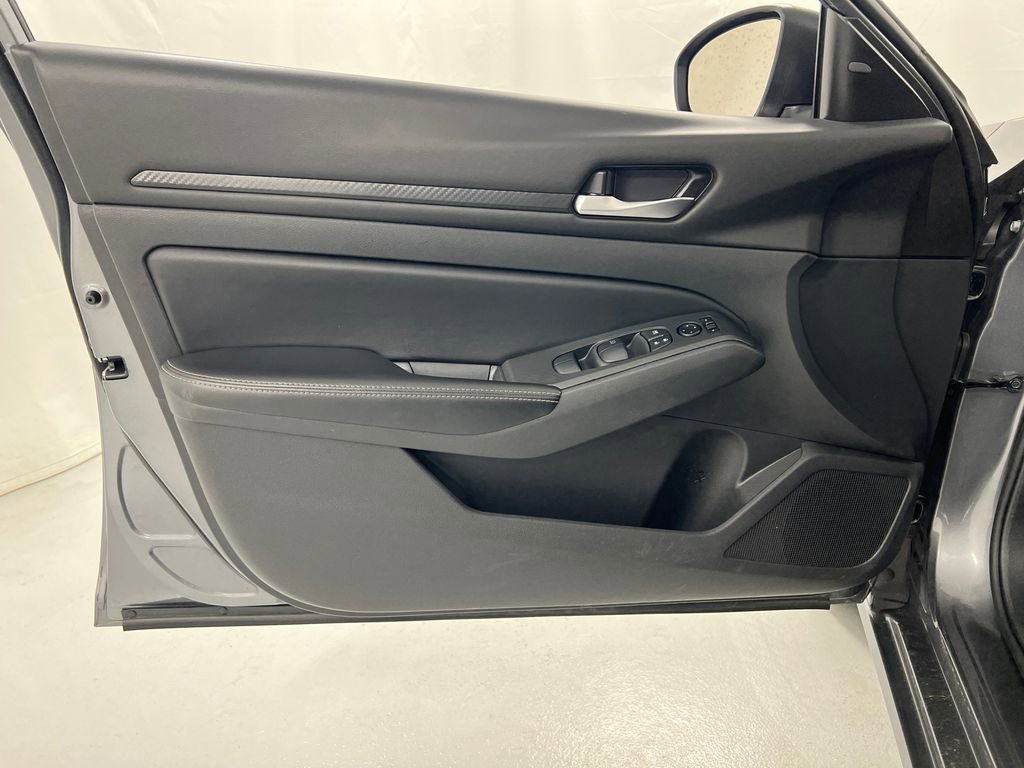 Used 2024 Nissan Altima 2.5 SV image 11