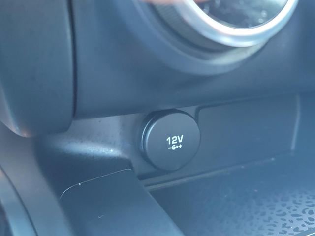 Used 2018 Jaguar E-PACE R-Dynamic SE image 21